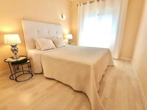 Beachfront Seaview Litoralmar apt, Fast WIFI, Airco, Pool, Private Parking